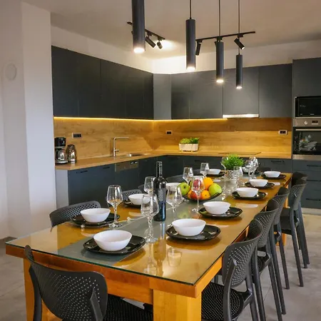 Family Friendly House With A Swimming Pool Kastel Stafilic, Kastela - 20244 Сasa de vacaciones *