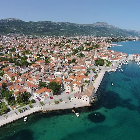 بيت للعطل Family Friendly House With A Swimming Pool Kastel Stafilic, Kastela - 20244 *